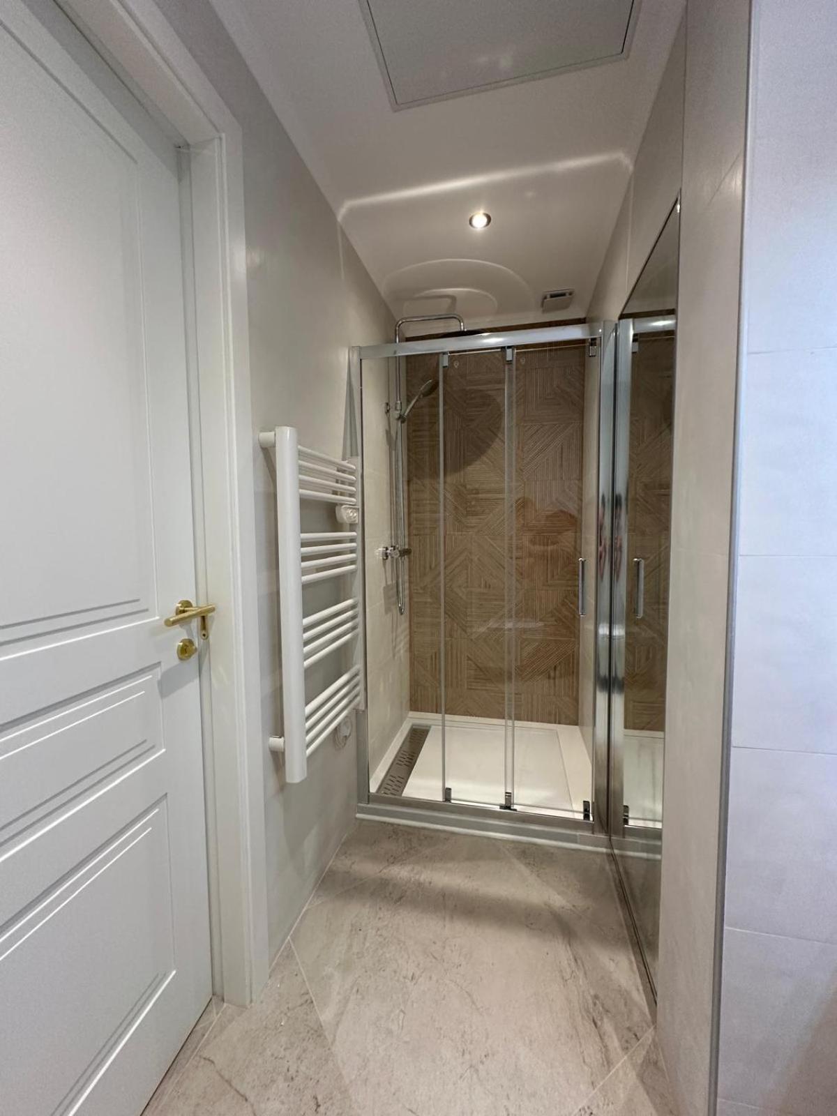 Extraordinaire Grand Studio Au Centre 6 Minutes A Pied De La Plage Et L'Hotel Negresco Nice Exterior photo