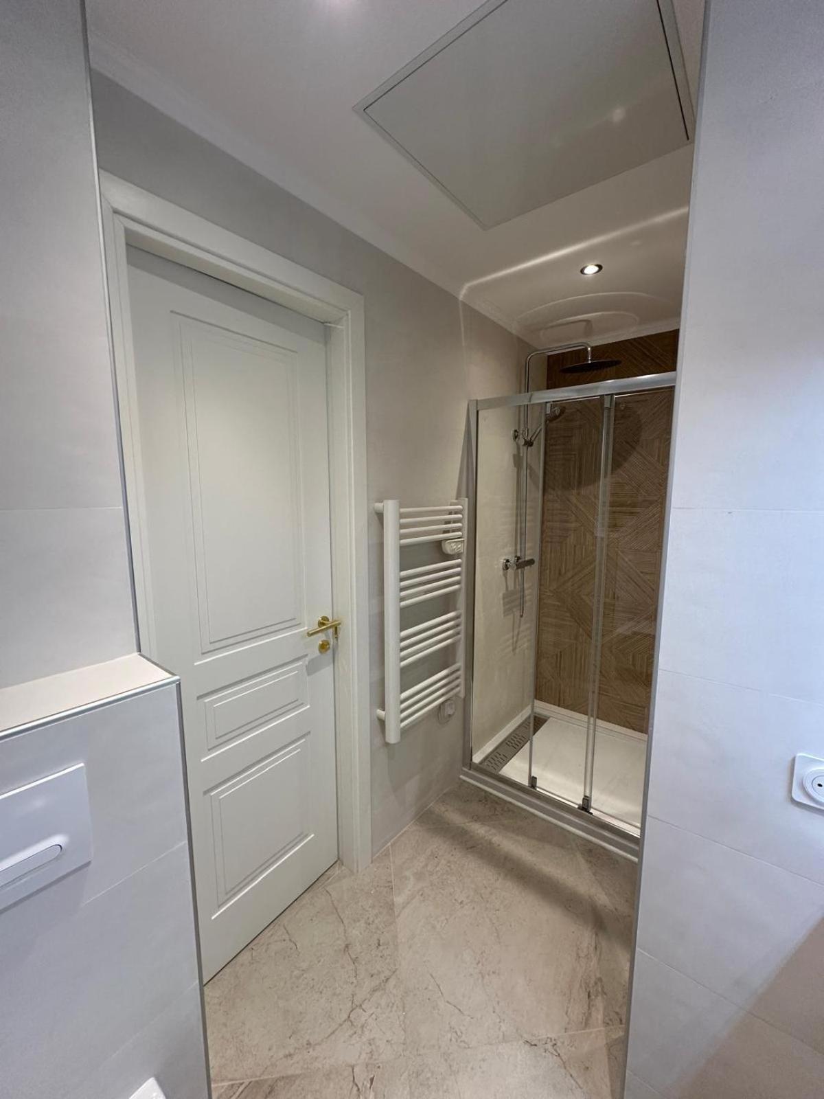 Extraordinaire Grand Studio Au Centre 6 Minutes A Pied De La Plage Et L'Hotel Negresco Nice Exterior photo