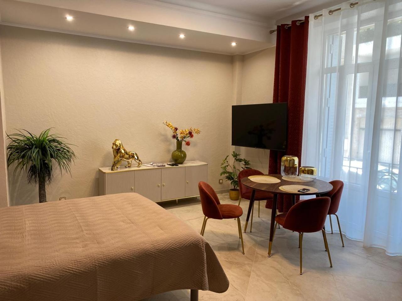 Extraordinaire Grand Studio Au Centre 6 Minutes A Pied De La Plage Et L'Hotel Negresco Nice Exterior photo